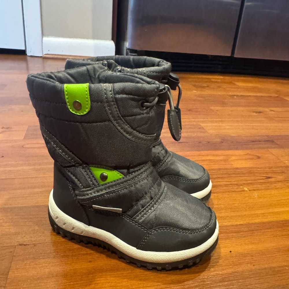Toddler snow boots 7.5